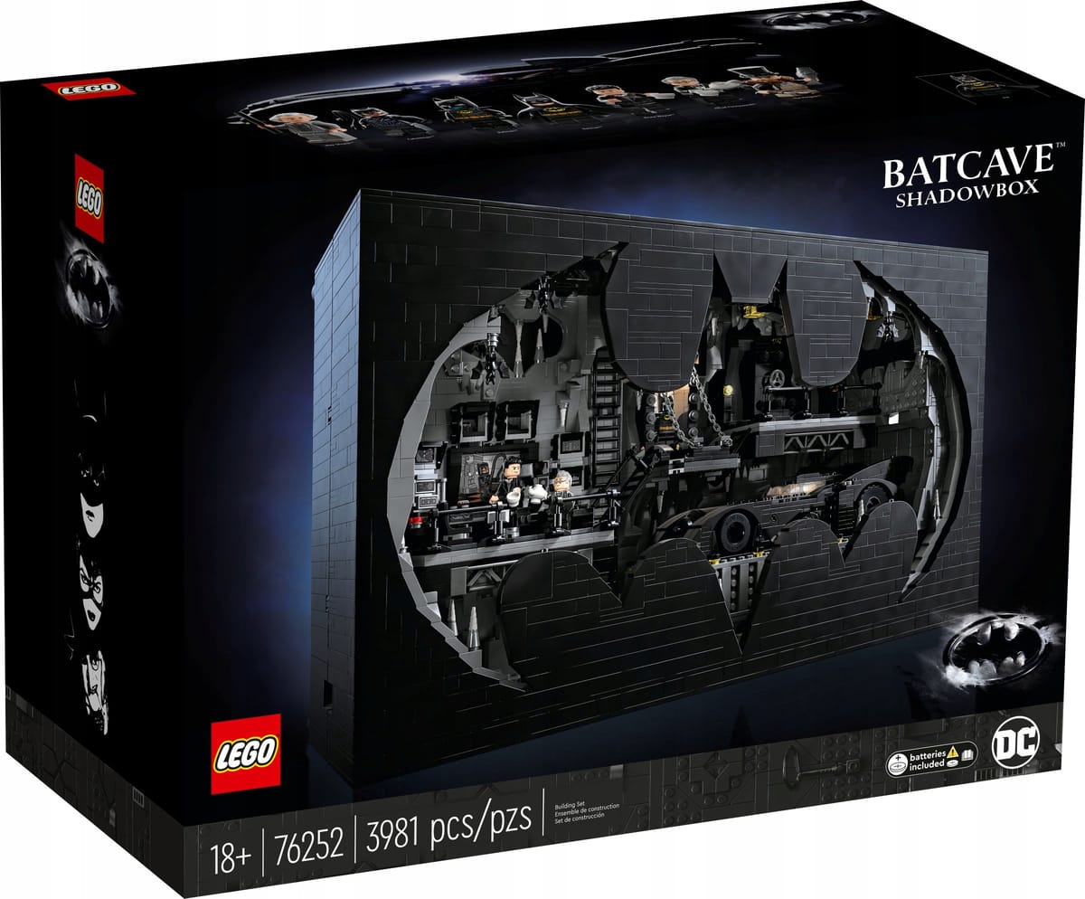 LEGO 76252 Batcave Shadowbox